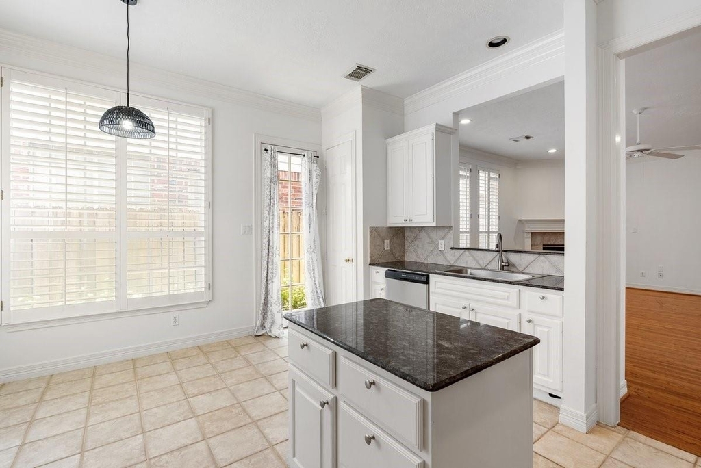 5913 Dolores Street - Photo 16