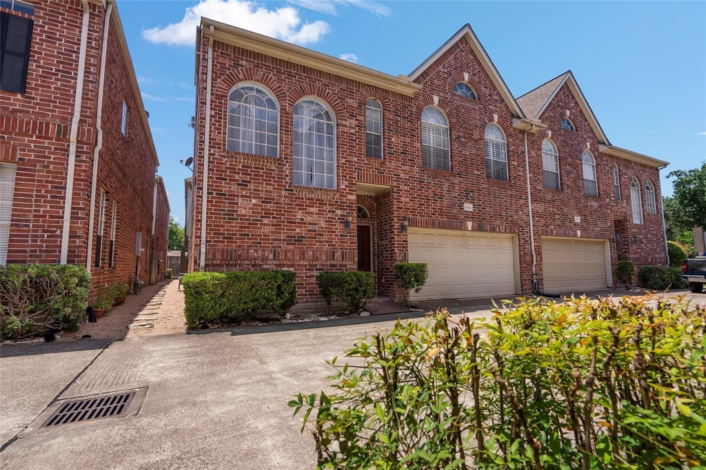 5913 Dolores Street - Photo 7