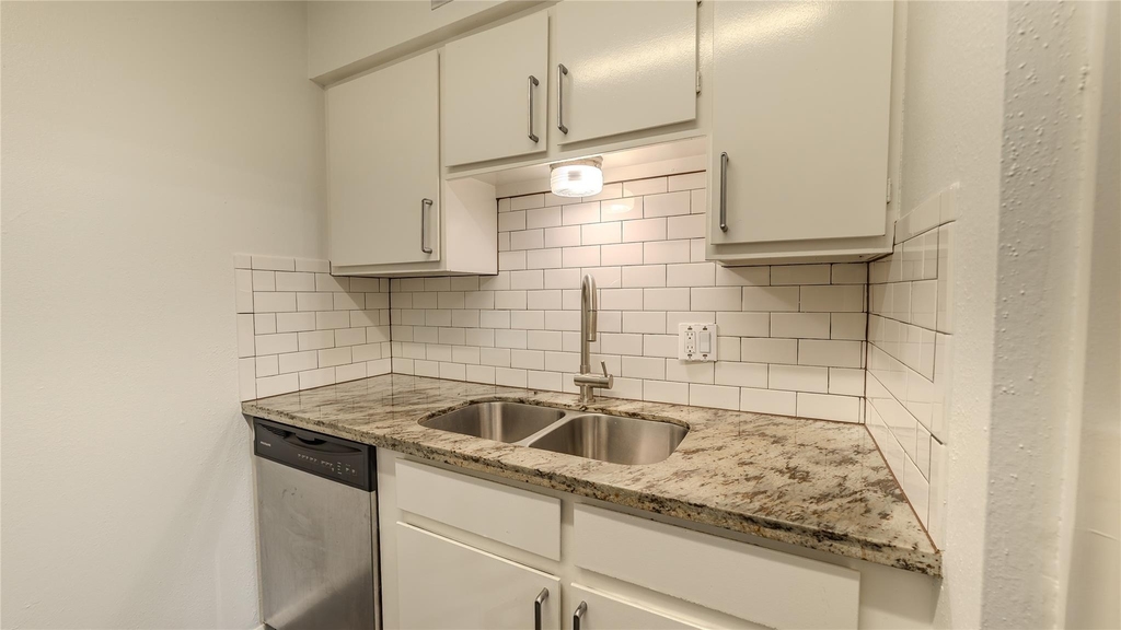 7575 Katy Freeway - Photo 6