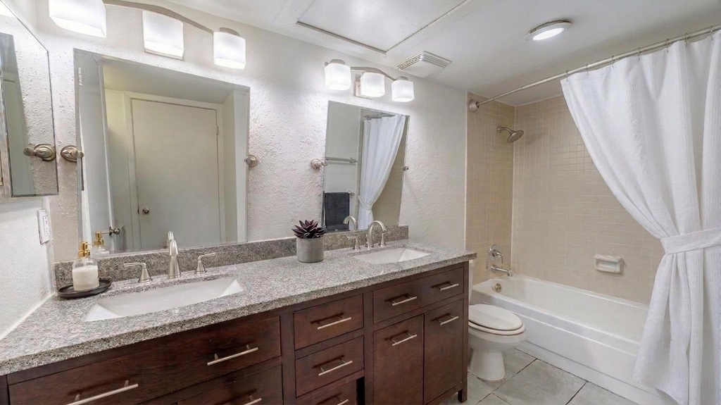 7575 Katy Freeway - Photo 11