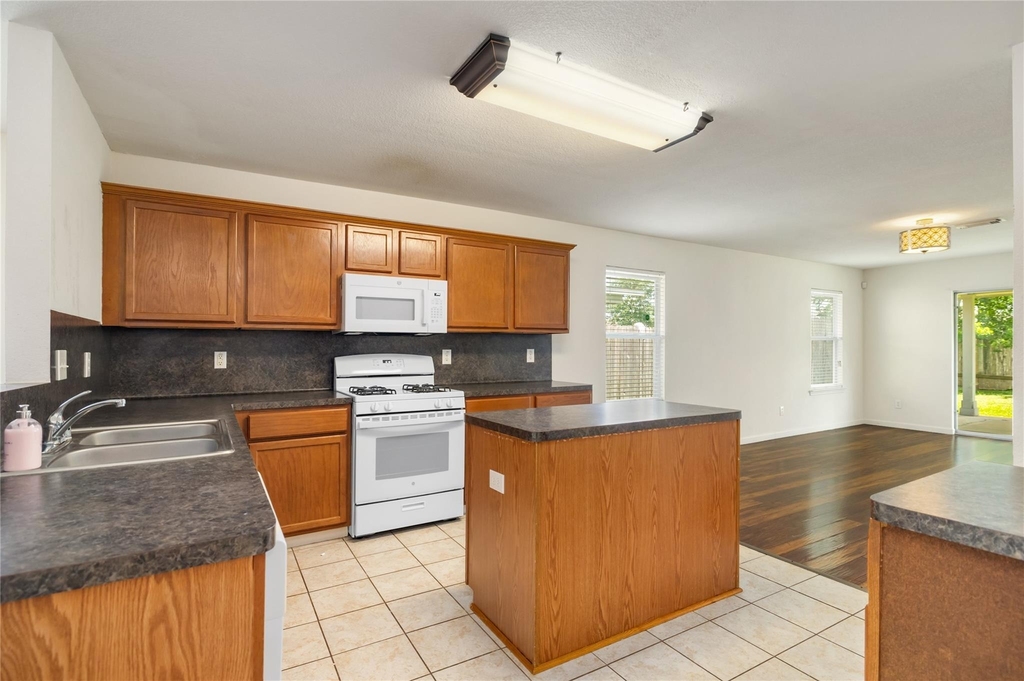22031 Silverfield Park Lane - Photo 6