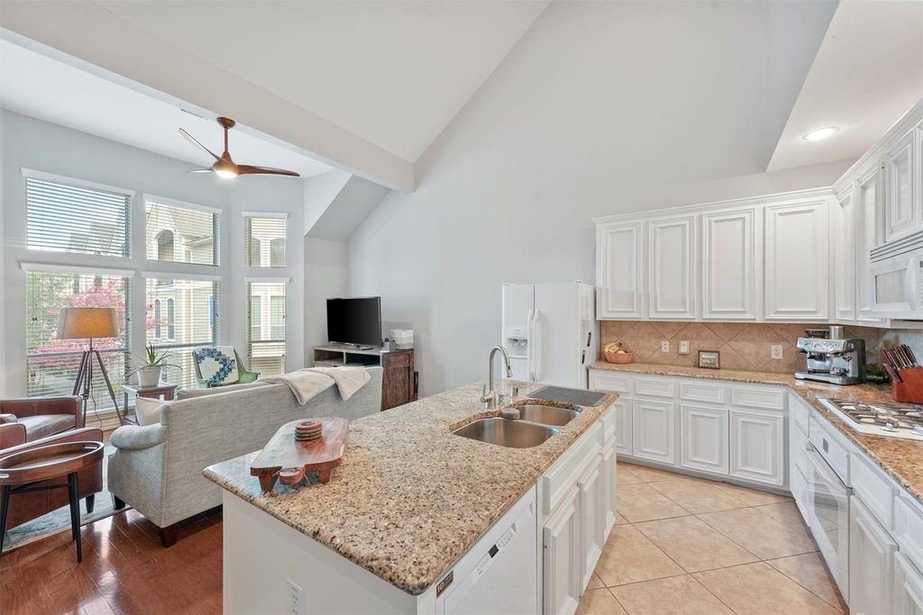 1245 W 17th Street - Photo 5