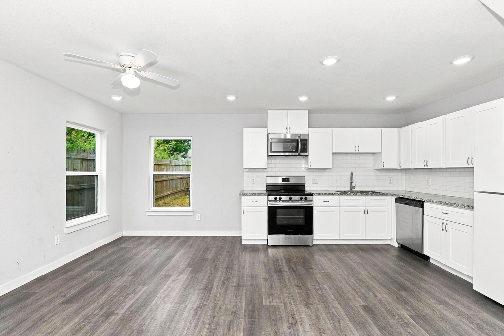 8216 Richland Drive - Photo 2