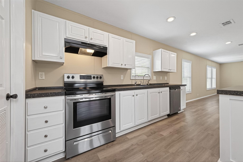 15933 W Relza Drive - Photo 10