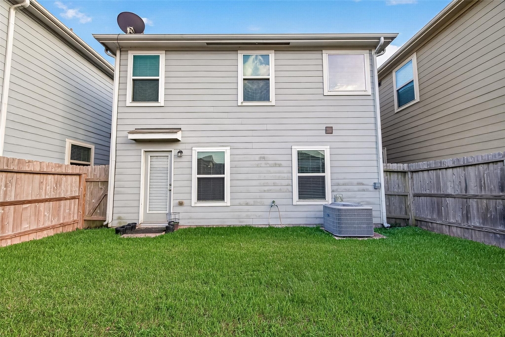 8932 Hollister Commons Lane - Photo 43
