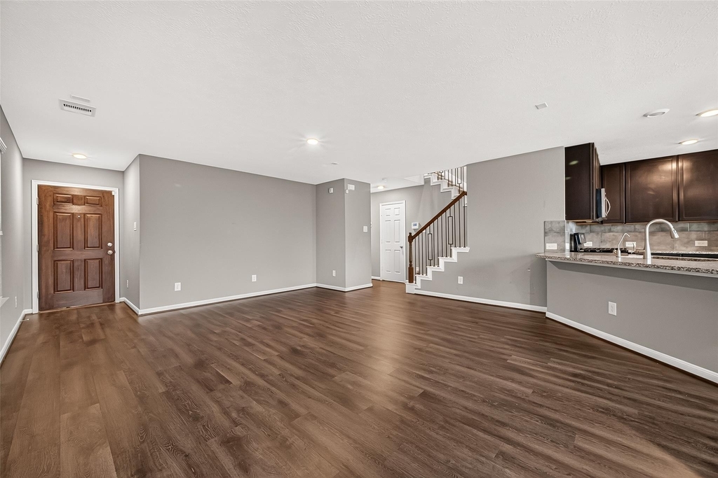 8932 Hollister Commons Lane - Photo 7
