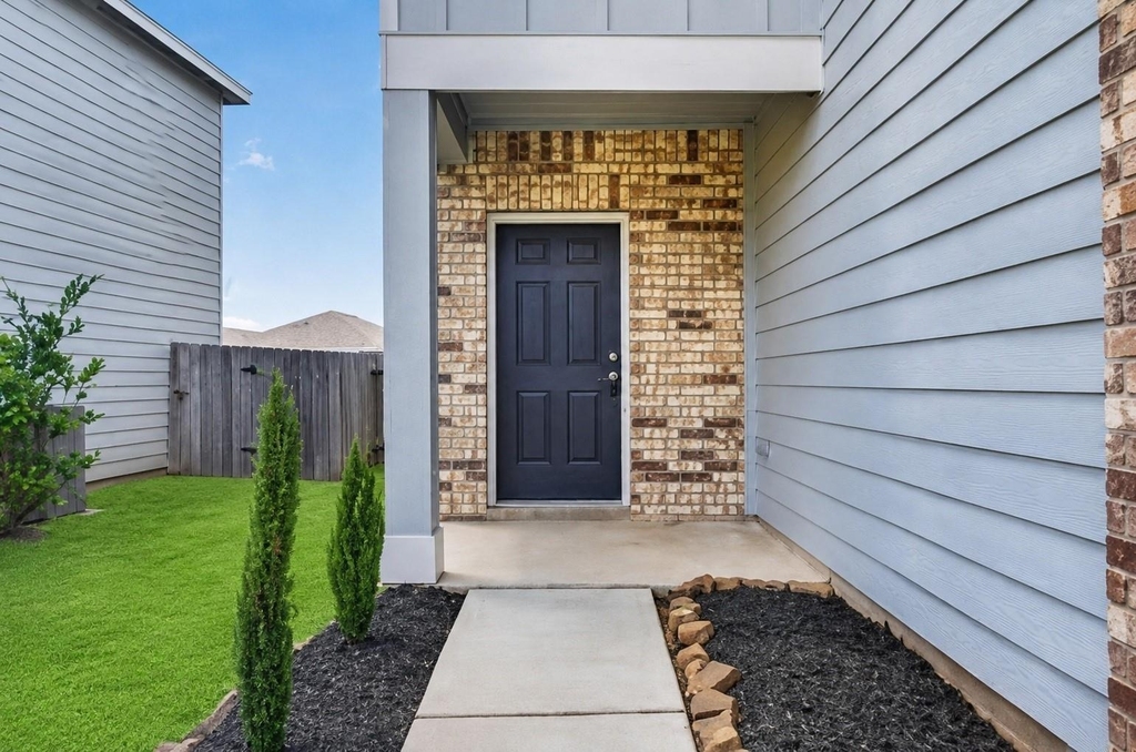 654 Amesbury Road - Photo 4