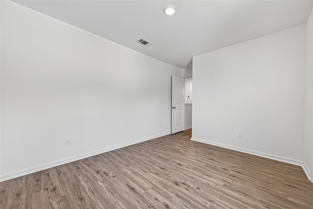 654 Amesbury Road - Photo 28