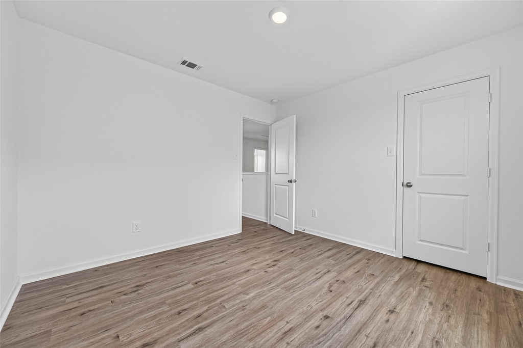 654 Amesbury Road - Photo 32