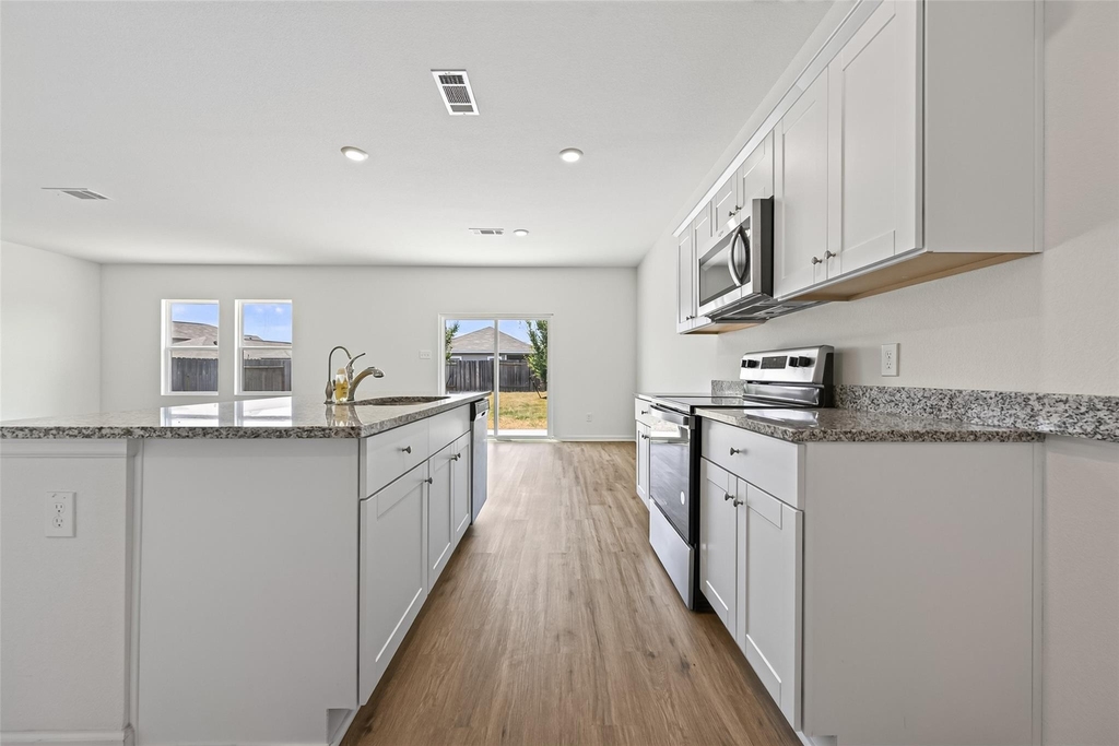 654 Amesbury Road - Photo 17