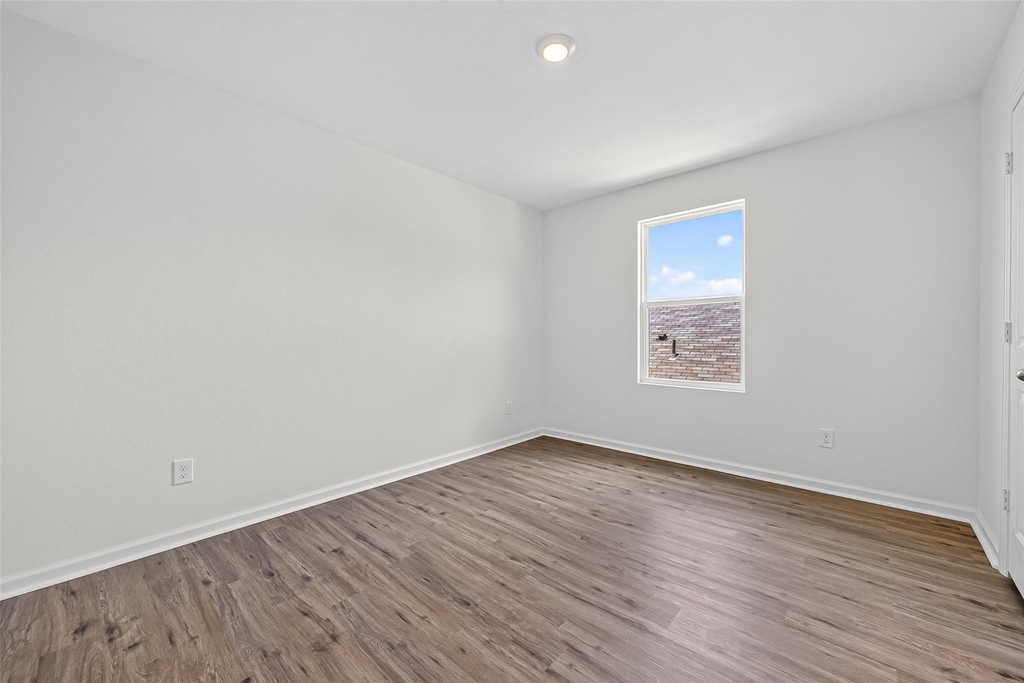 654 Amesbury Road - Photo 29