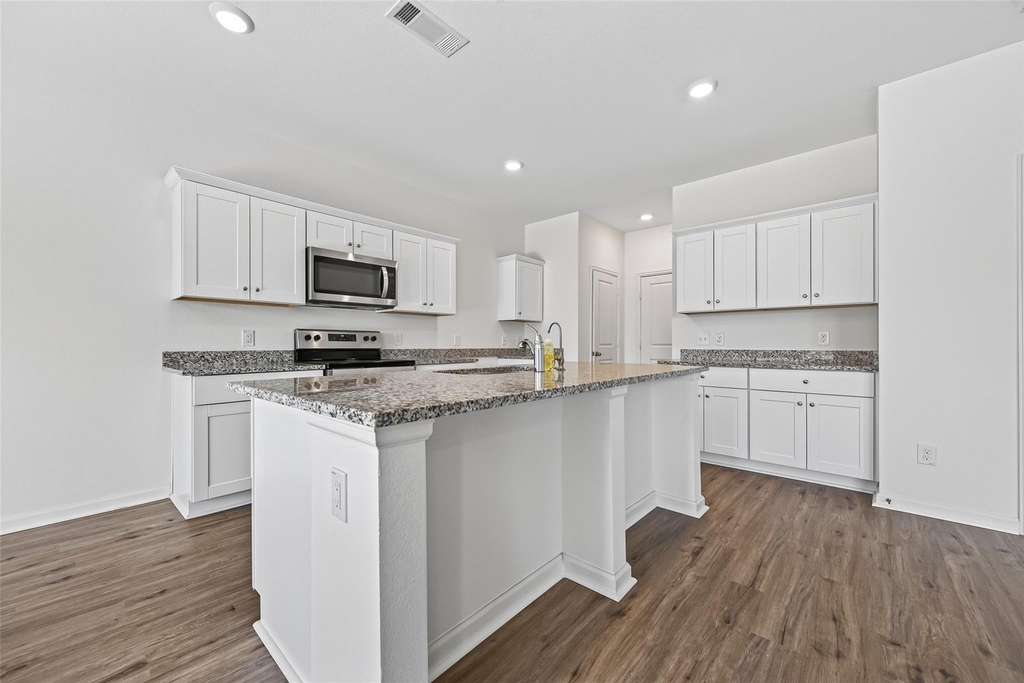 654 Amesbury Road - Photo 21