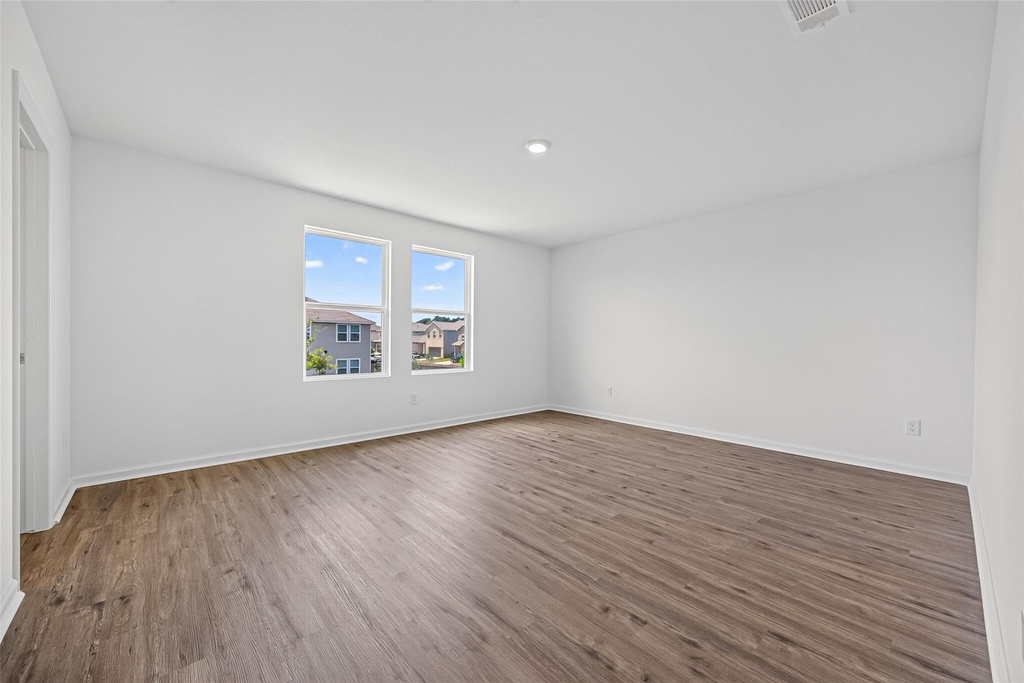 654 Amesbury Road - Photo 33