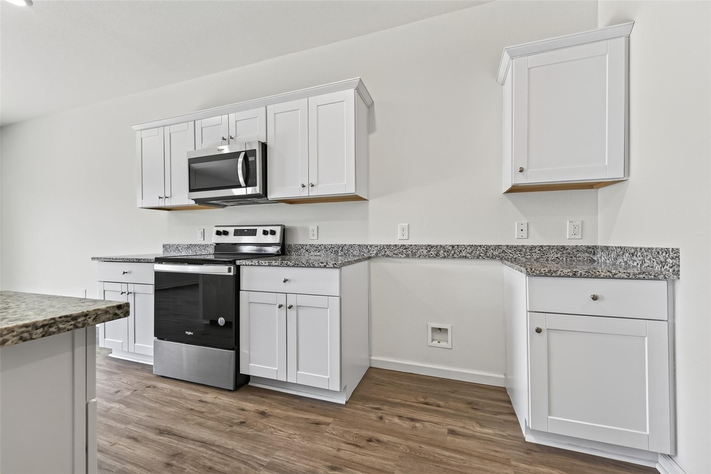 654 Amesbury Road - Photo 19