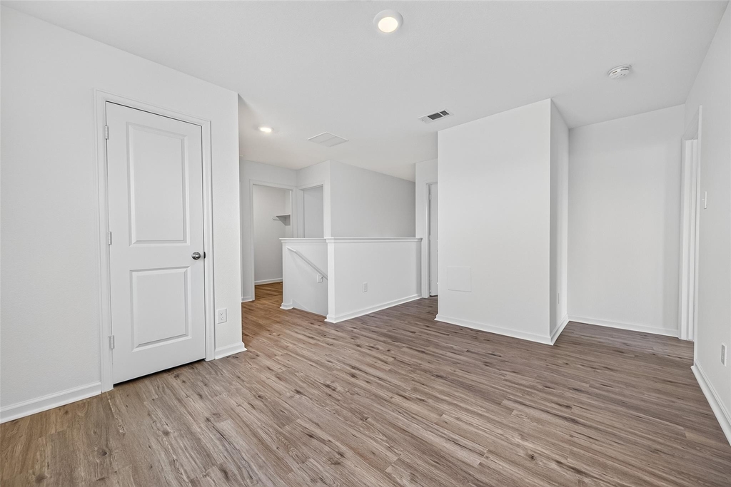 654 Amesbury Road - Photo 30