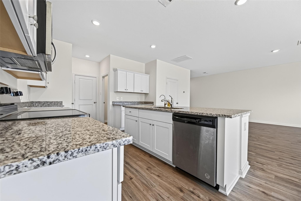 654 Amesbury Road - Photo 14