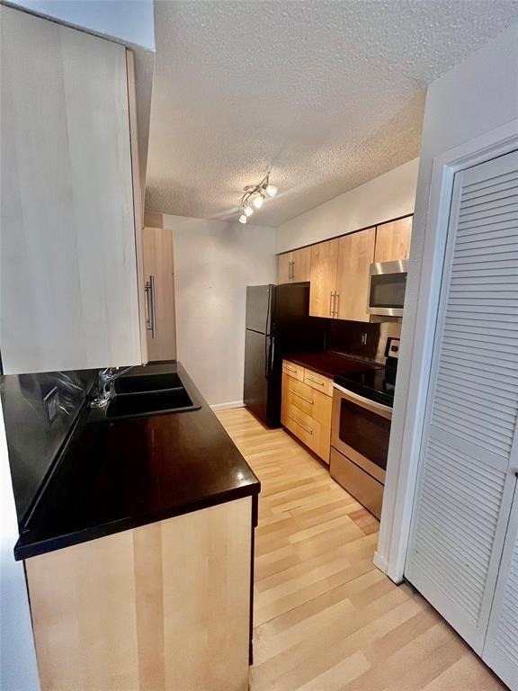 1500 Bay Area Boulevard - Photo 3