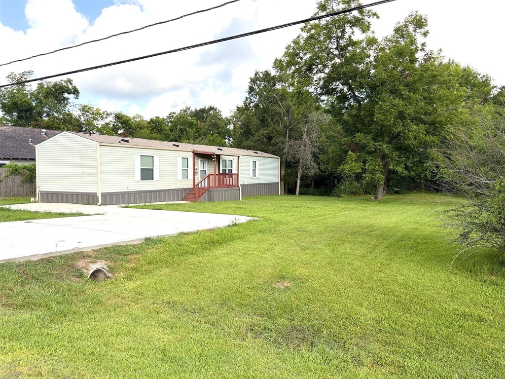 215 Live Oak Street - Photo 0