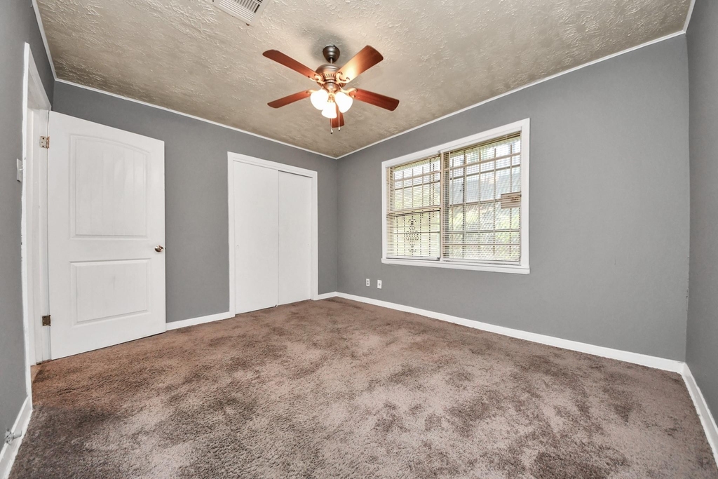 3214 Tuam St - Photo 25