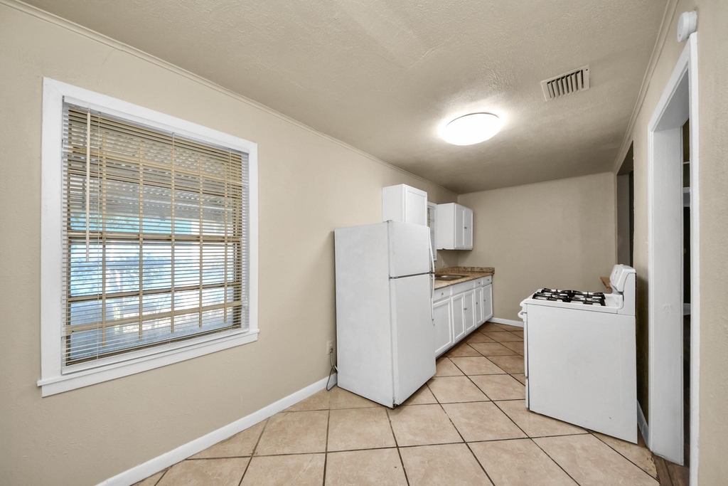 3214 Tuam St - Photo 16