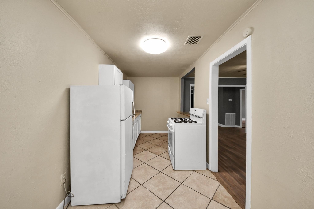 3214 Tuam St - Photo 15