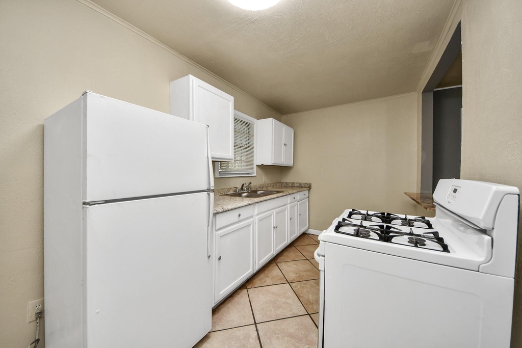 3214 Tuam St - Photo 14