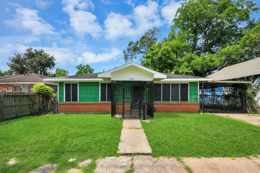 3214 Tuam St - Photo 0