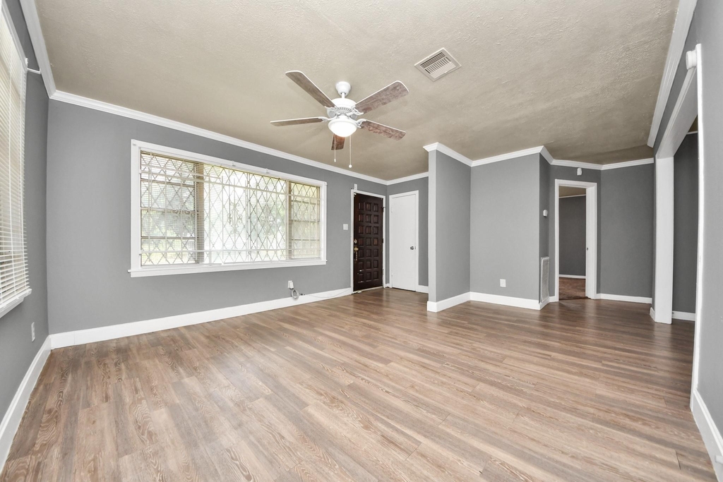 3214 Tuam St - Photo 5