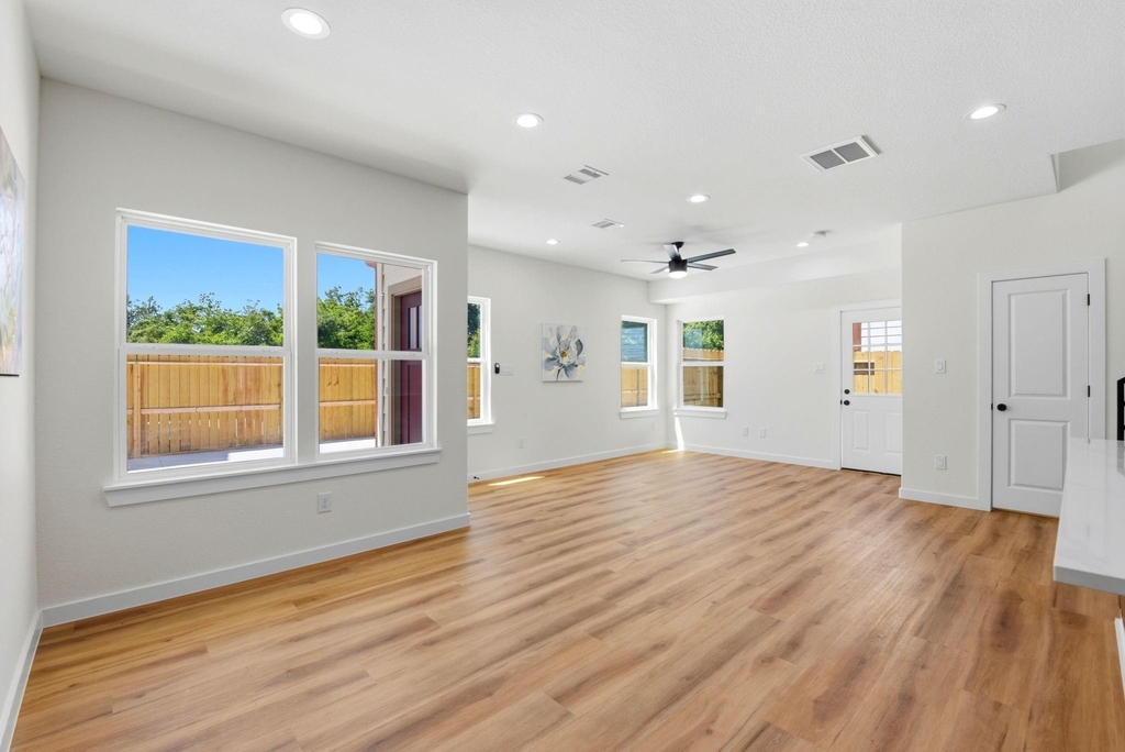 6113 Haight Street - Photo 9