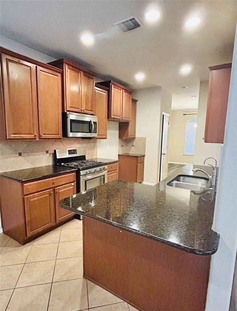 4423 Fenetre Forest Street - Photo 16