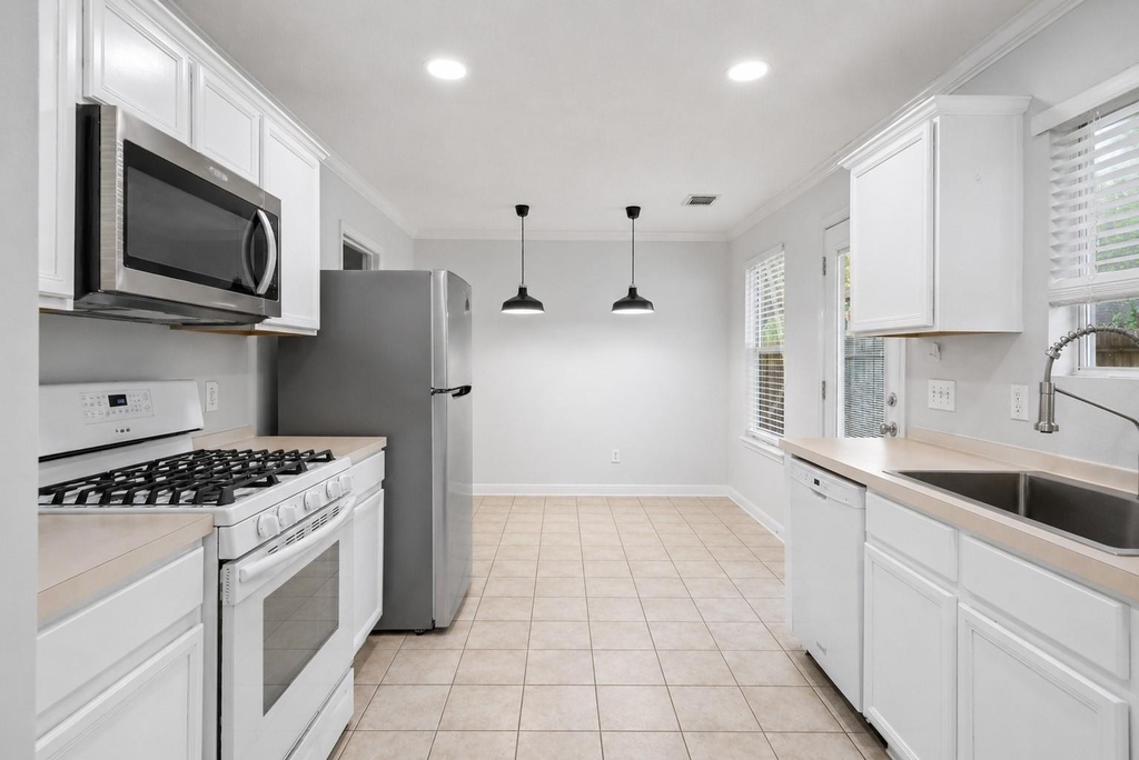 6 Thicket Grove Place - Photo 15