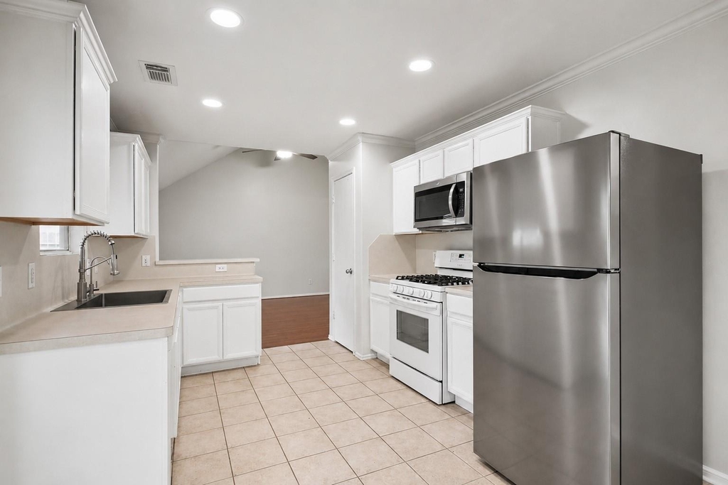6 Thicket Grove Place - Photo 17
