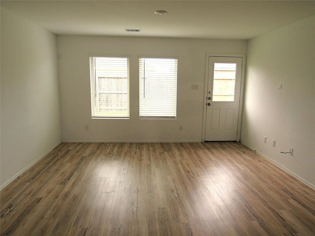 8831 Bar Harbor Drive - Photo 4