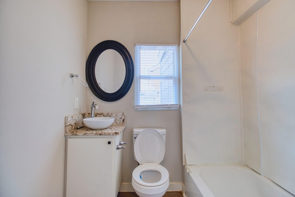 3201 Adelia Street - Photo 10