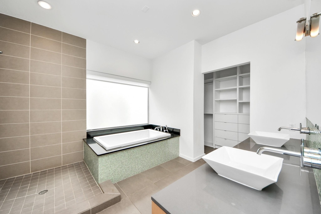 1823 Southmore Boulevard - Photo 4