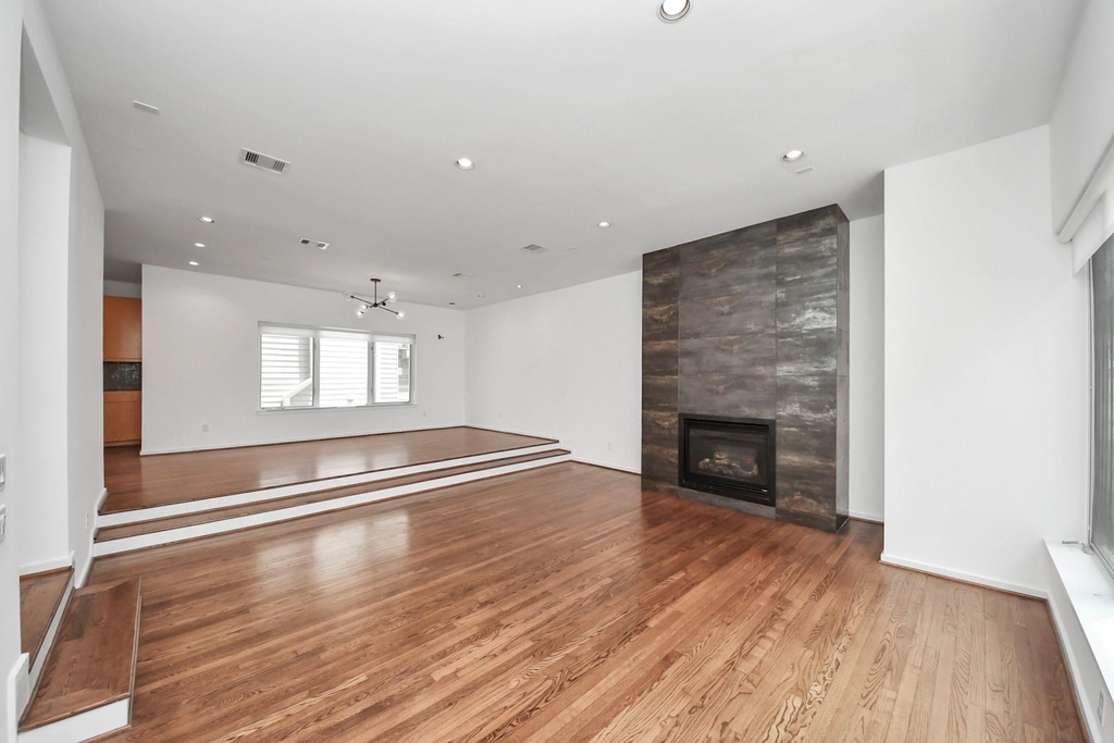 1823 Southmore Boulevard - Photo 2