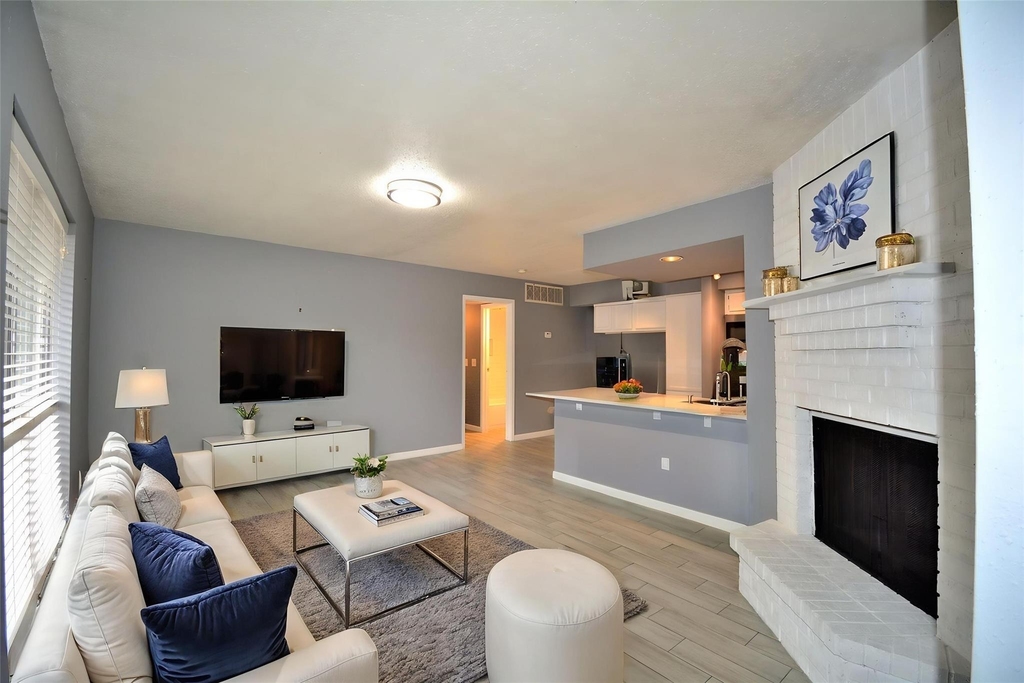 260 El Dorado Boulevard - Photo 2