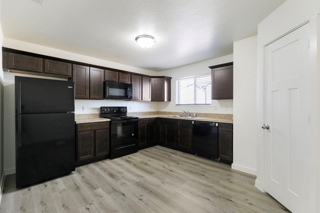 21155 Gosling Road - Photo 7