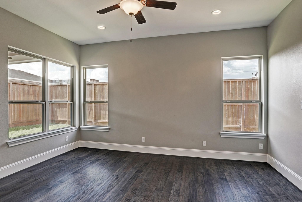 4851 Benning Dr - Photo 11