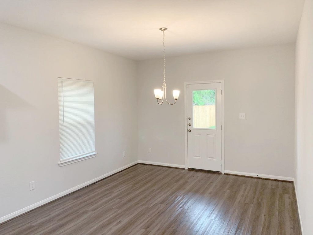 9026 Everglade - Photo 4