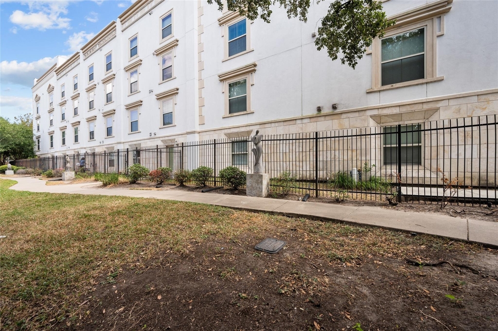 3501 Chenevert Street - Photo 35