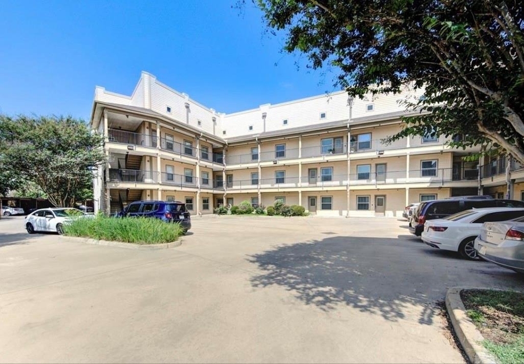 3501 Chenevert Street - Photo 1
