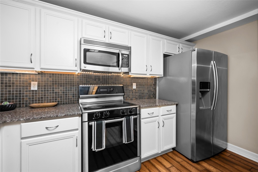 3501 Chenevert Street - Photo 6