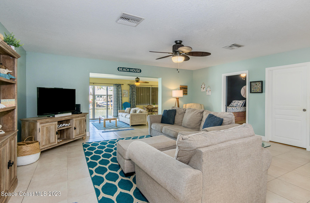 187 Jamaica Drive - Photo 3