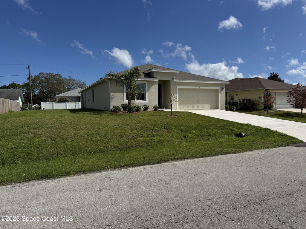 1349 Ashford Avenue Ne - Photo 1