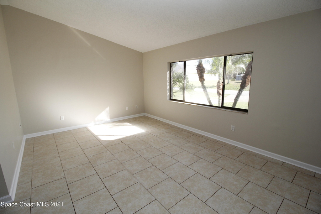 907 Commerce Road Se - Photo 1