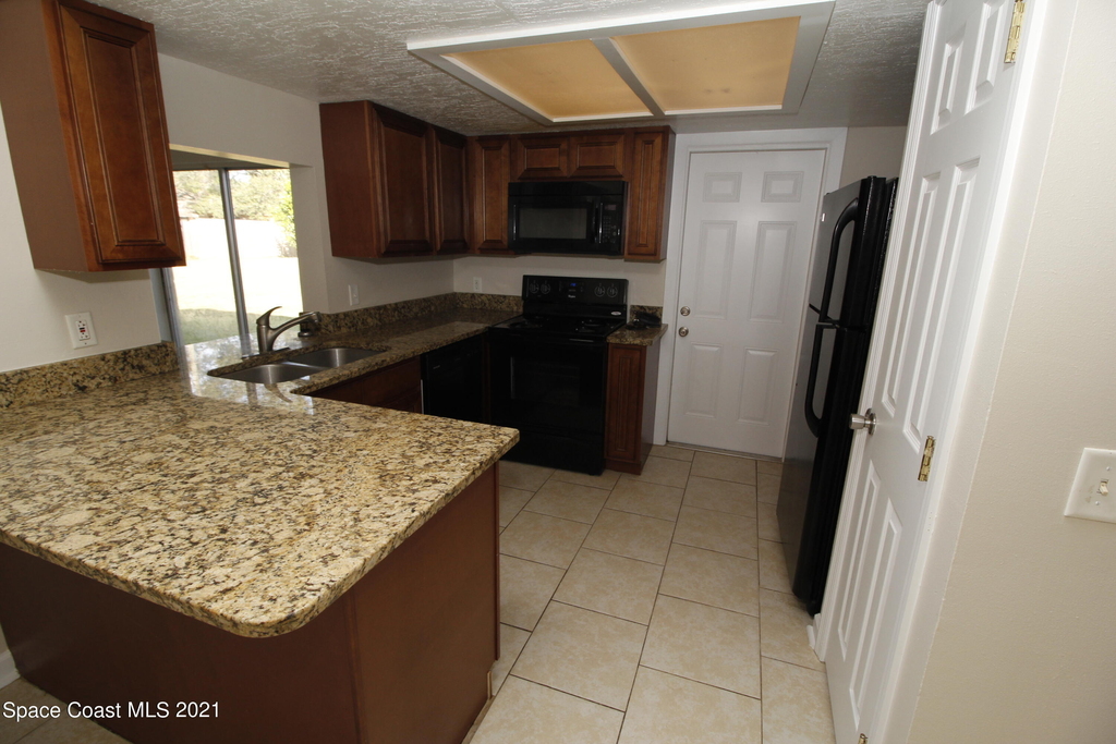 907 Commerce Road Se - Photo 3
