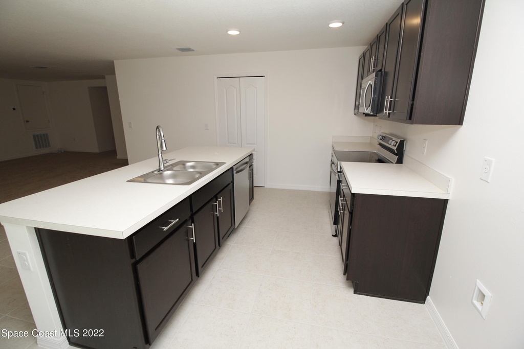 1450 Traverse Street Se - Photo 2