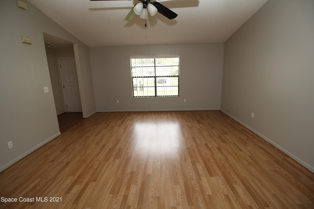 934 Colonial Avenue Se - Photo 2