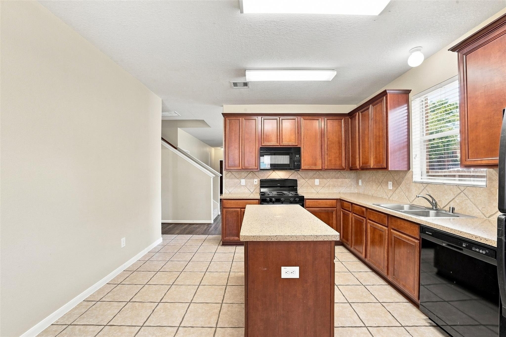 16726 Vivian Point Lane - Photo 10